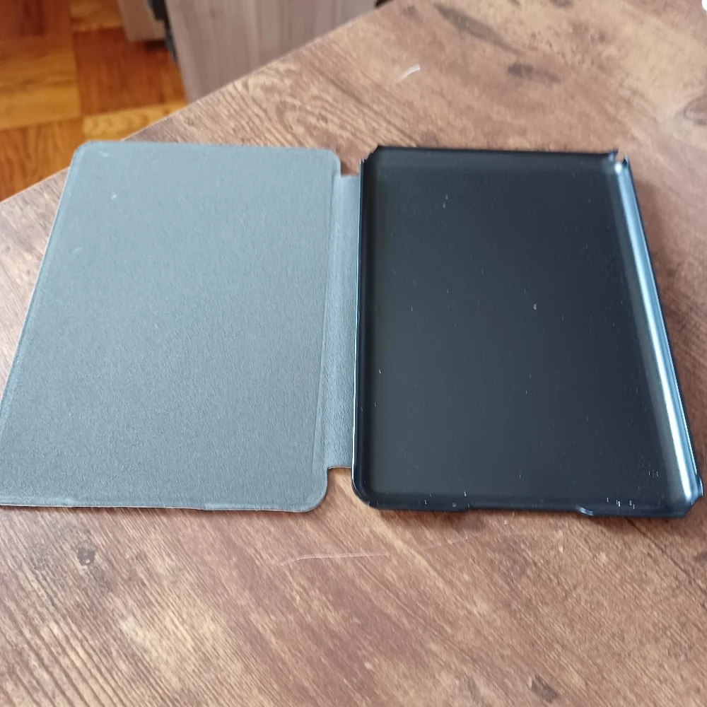 Kindle hard floral cover 7.5